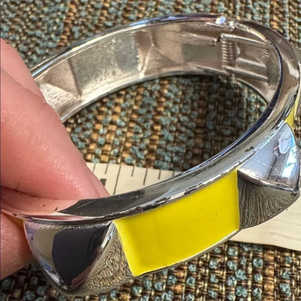3006‎ Yellow bracelet See pics for conditions